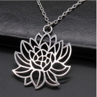 Collier motif Fleur de Lotus