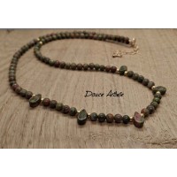 Collier en Unakite
