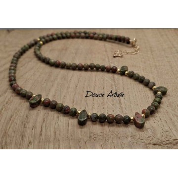 Collier en Unakite